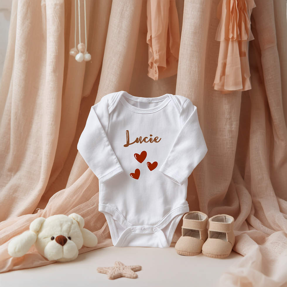 Des textiles et souvenirs personnalisés pour les petits moments qui comptent : naissance, baptême, anniversaire d’enfant ou jolie annonce.
