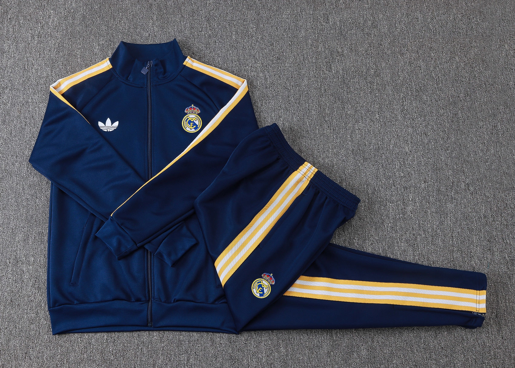Conjunto Passeio Adidas Real Madrid Azul Escuro 2026/27