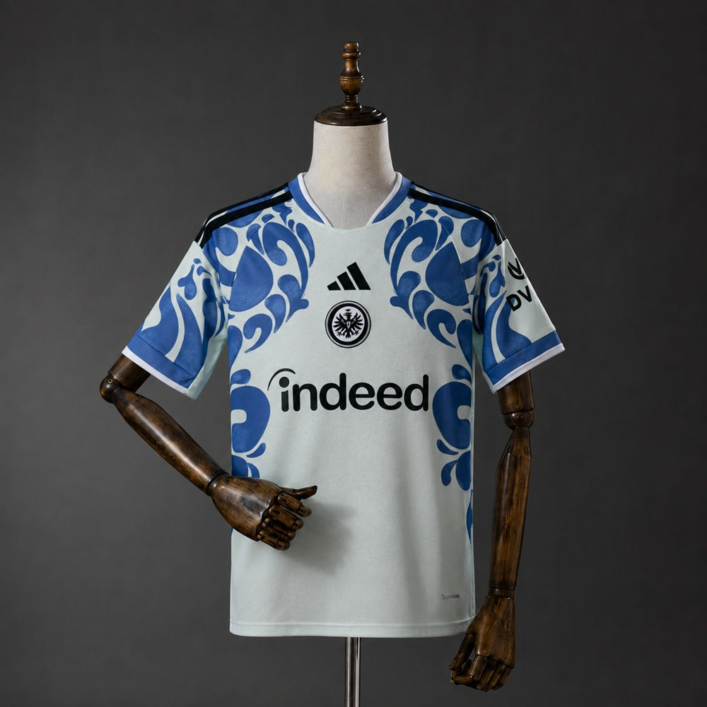 Camisa Modelo Torcedor Eintracht Frankfurt Third 2026/27