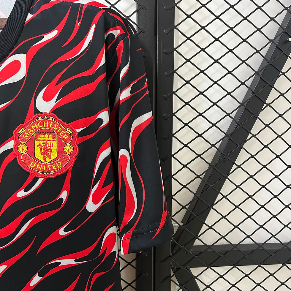 Miniatura: Camisa Modelo Torcedor Masculino Manchester United Pré Partida 2025/26