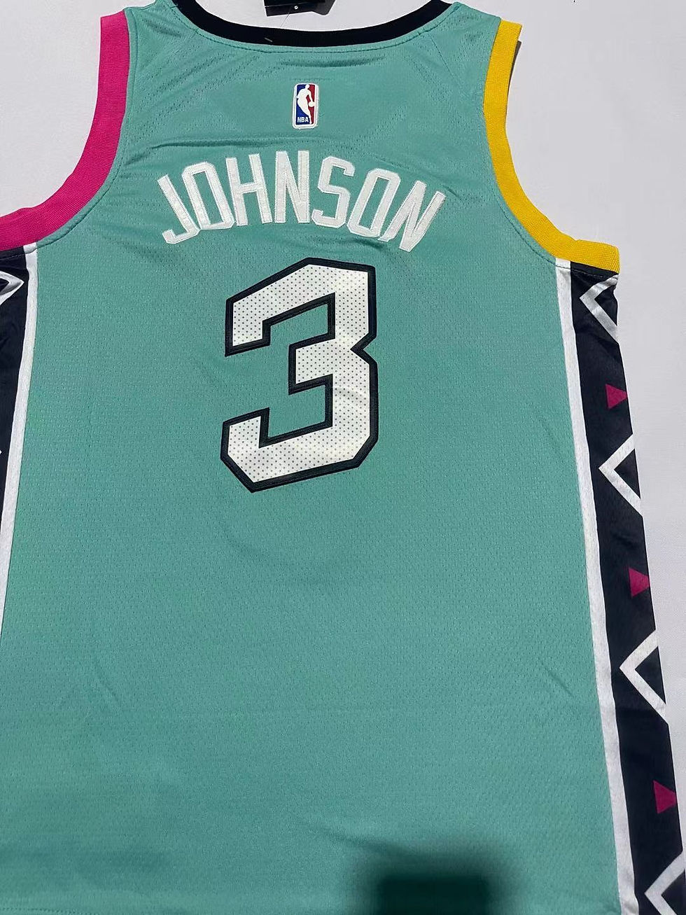 Miniatura: Camisa Basquete Modelo Bordado San Antonio Spurs Keldon Johnson 3