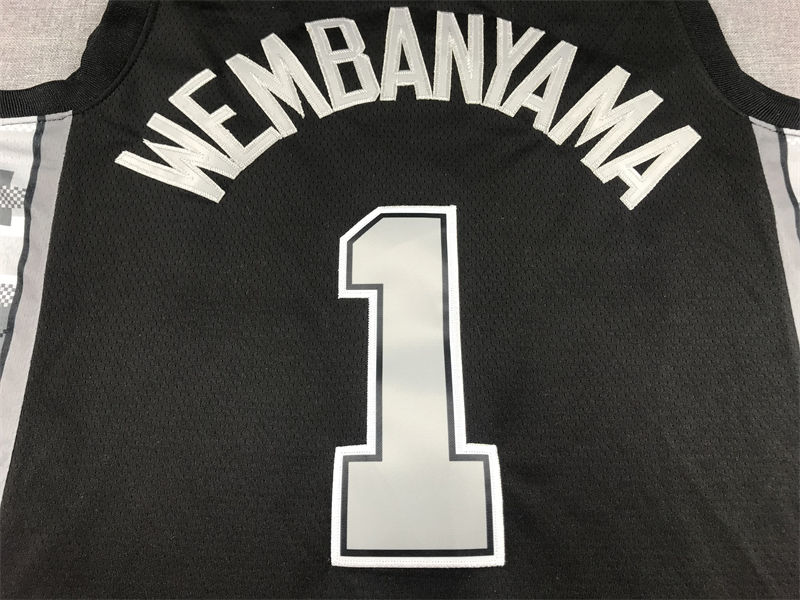 Miniatura: Camisa Basquete Modelo Bordado San Antonio Spurs Victor Wembanyama 1