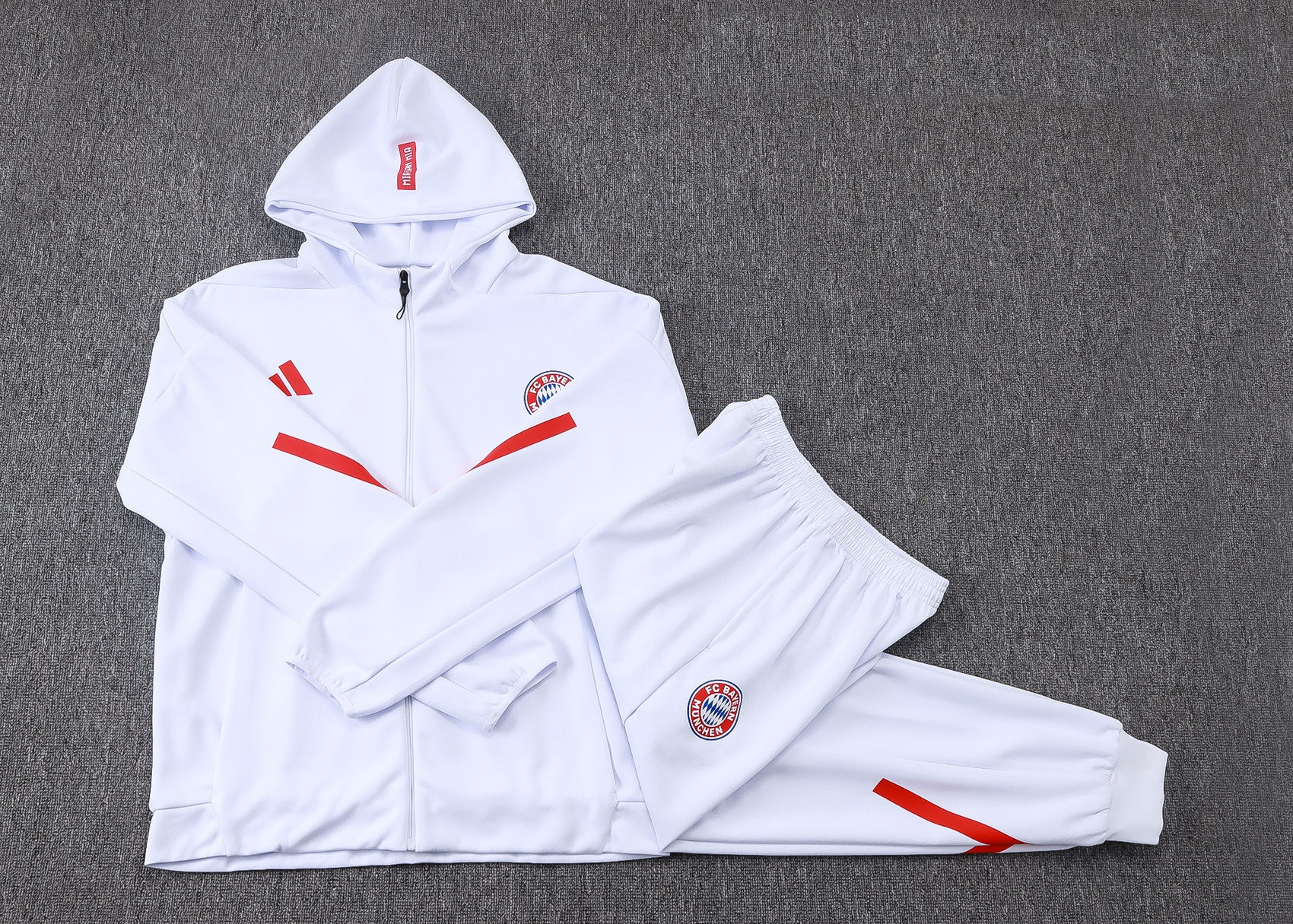Conjunto Passeio Adidas Bayern de Munique Branco 2026/27