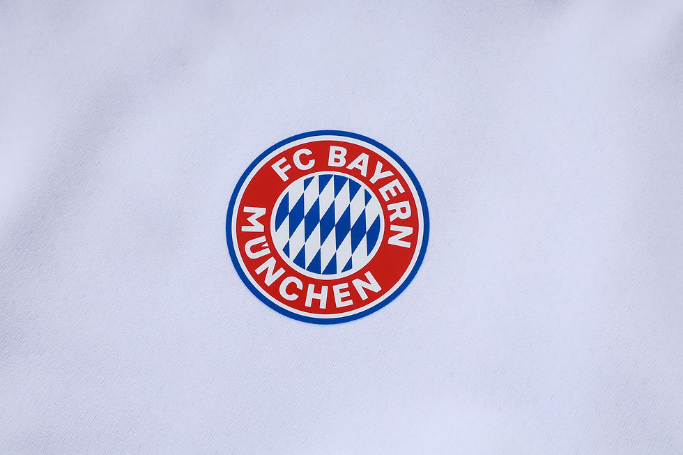 Miniatura: Conjunto Passeio Adidas Bayern de Munique Branco 2026/27