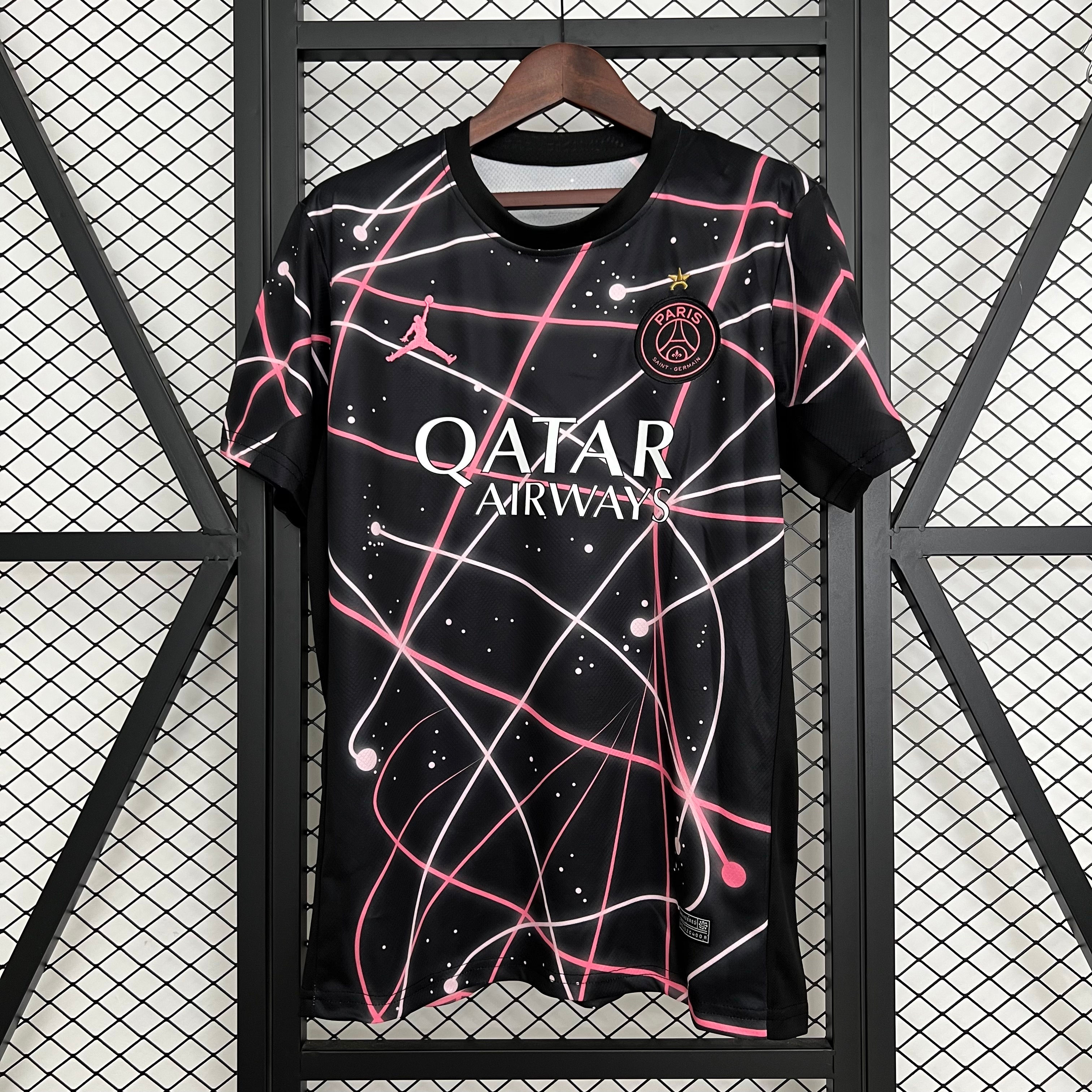 Camisa Modelo Torcedor PSG Edição Limitada Preto e Rosa 2025/26