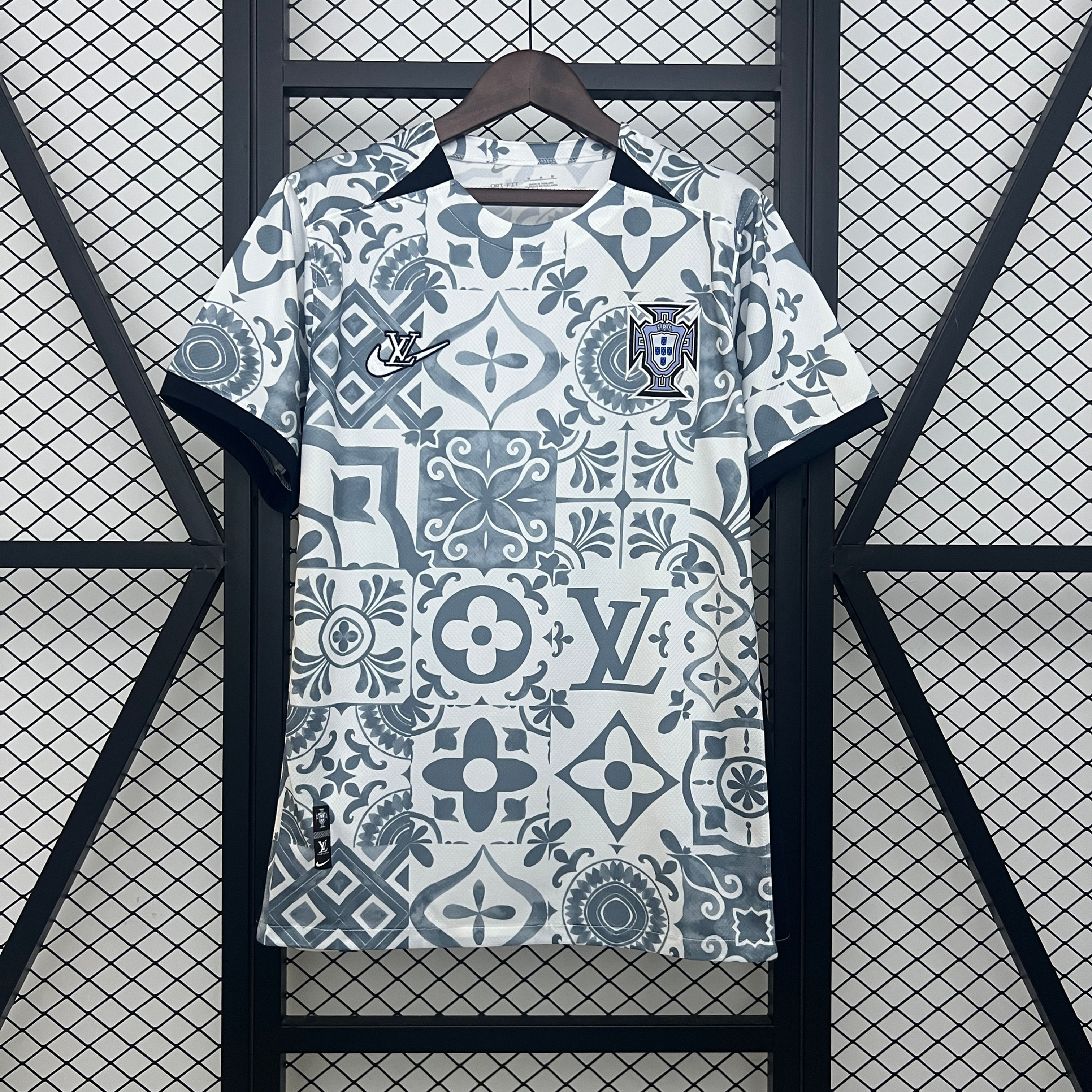 Camisa Modelo Torcedor Portugal Edição Limitada Louis Vuitton 2025/26