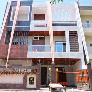 6 BHK Brand New Villa (Matri Kunj) for Rent in 32nd Park View, Gaur Yamuna City, 20 mins from Pari Chowk
