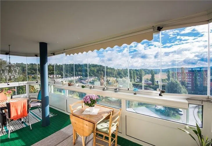 exterior-frameless-folding-balcony-glazing26433958408.webp