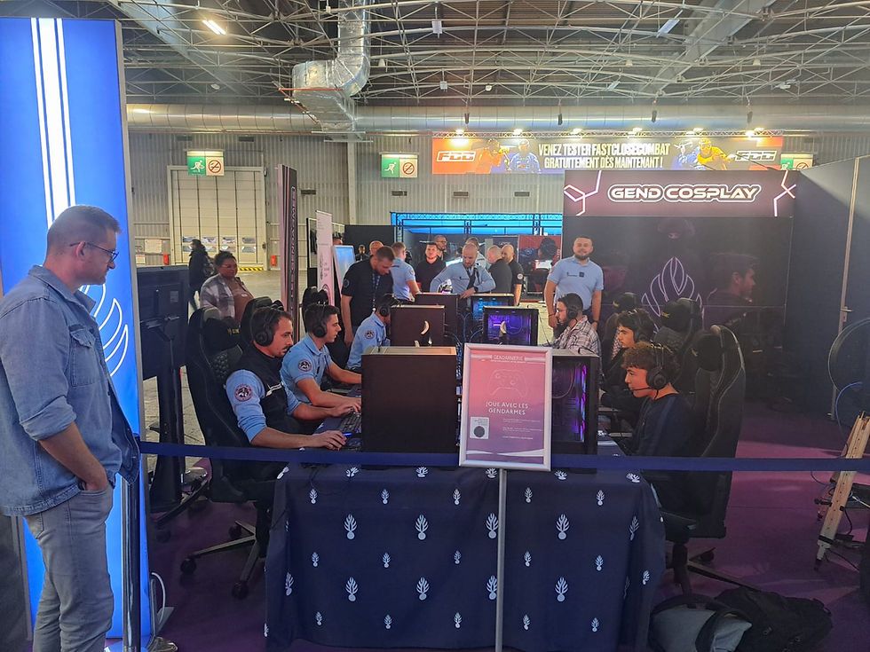 « On recherche des geeks » : à la Paris Games Week, policiers, pompiers et gendarmes en mission recrutement