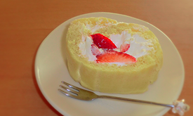 今日のおやつ♪ロールケーキ