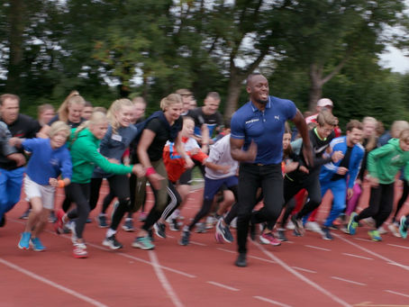 Usain Bolt breng bezoek aan atletiekbaan Nieuw Overvecht