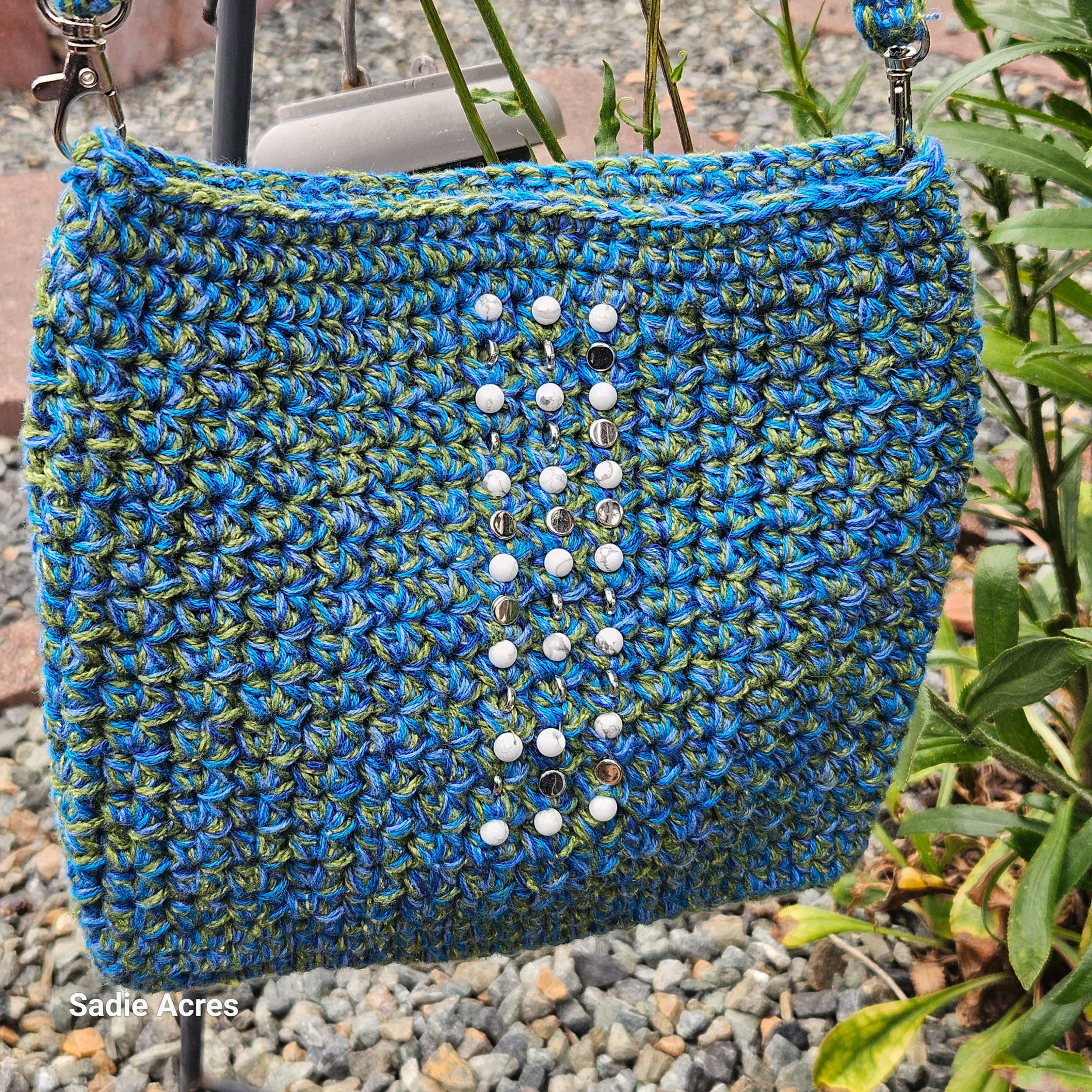 Handmade crocheted crossbody bag with beads