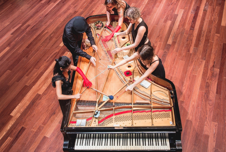Bagatela para Piano Preparado y Orquesta Típica