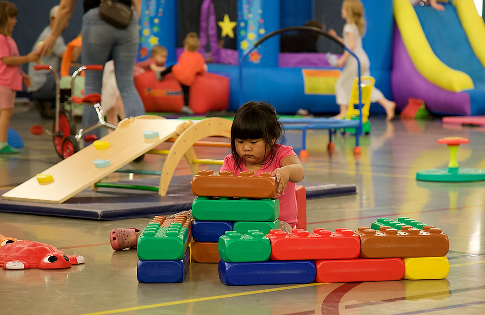 Anhaya Eshnauer, 3, makes a structure with interlocking plastic bricks during an open house at the Marie Drake building’s gym on Friday, Sept. 4, 2026. (Mark Sabbatini / Juneau Independent)