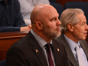 Alaska Legislature nears final approval of smaller city councils, budget training for school boards