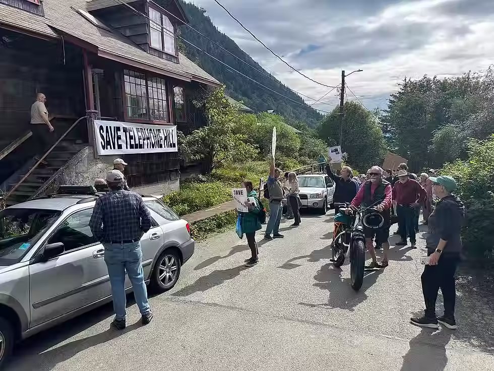 Telephone Hill residents and supporters gather at the top of the neighborhood during a rally Saturday, Aug. 16, 2025. (Mark Sabbatini / Juneau Independent)