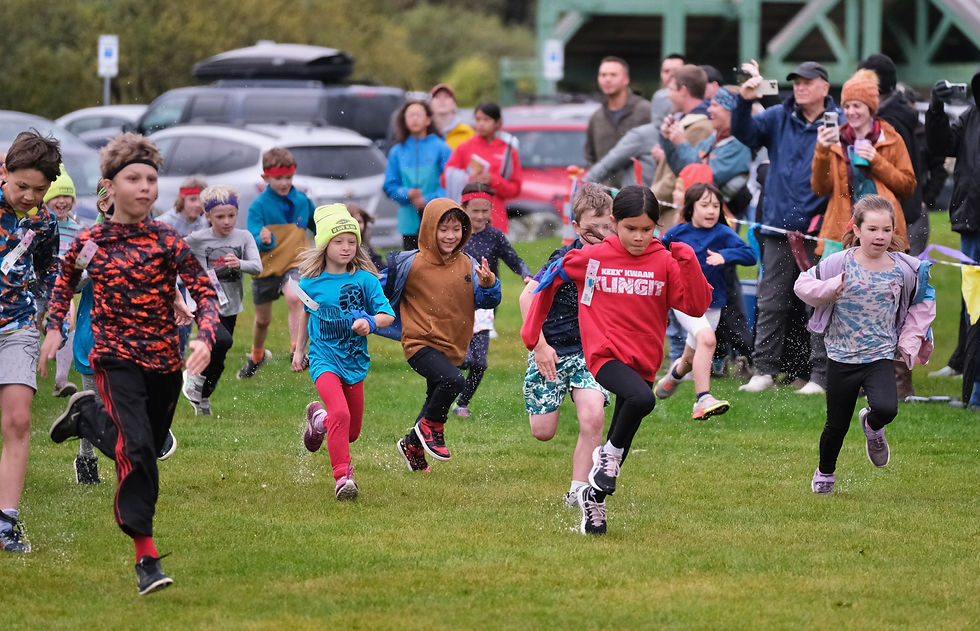Elementary school runners race at the Capital City Invitational cross country meet Saturday, Sept. 20, 2025, at Sandy Beach. (Klas Stolpe / Juneau Independent)