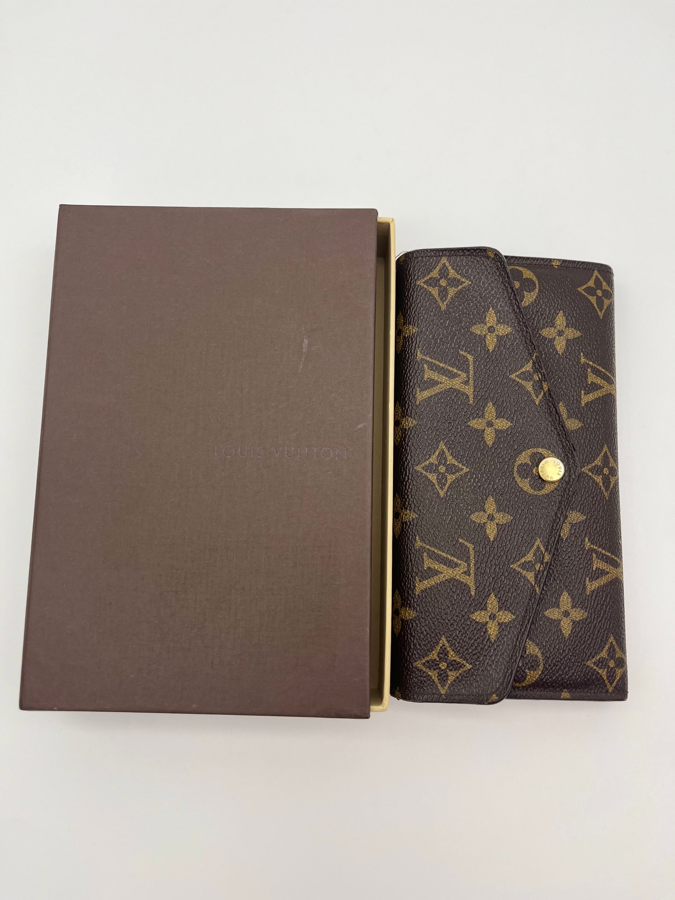 Pre-loved Louis Vuitton Monogram Sarah Wallet image 4