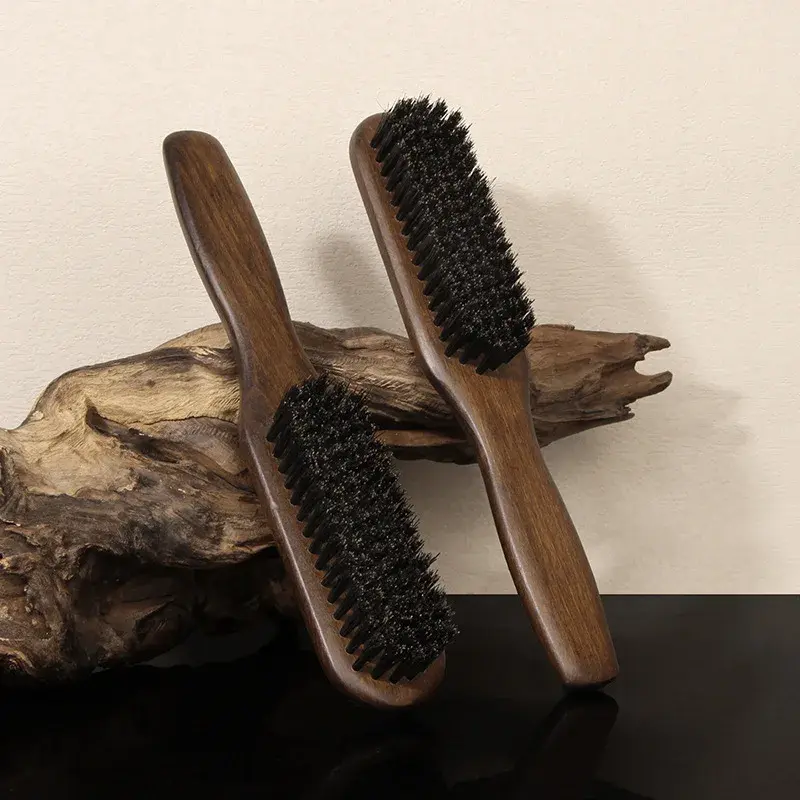 Brosse à barbe en bois – Poils de sanglier naturels