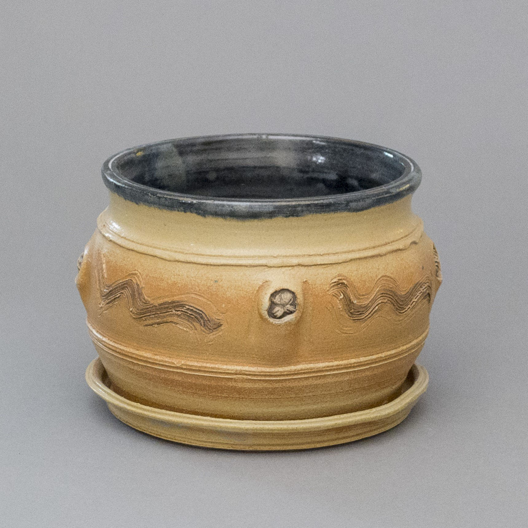 Planter | Tan Sgraffito