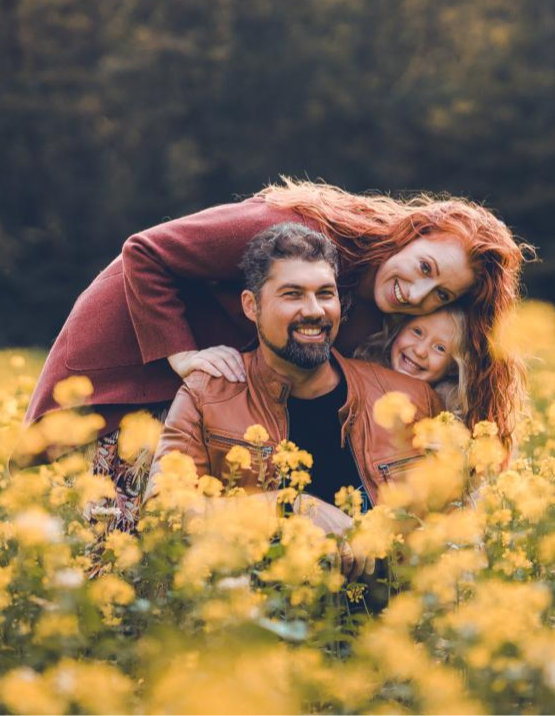 Familie Turda zu dritt im Feld