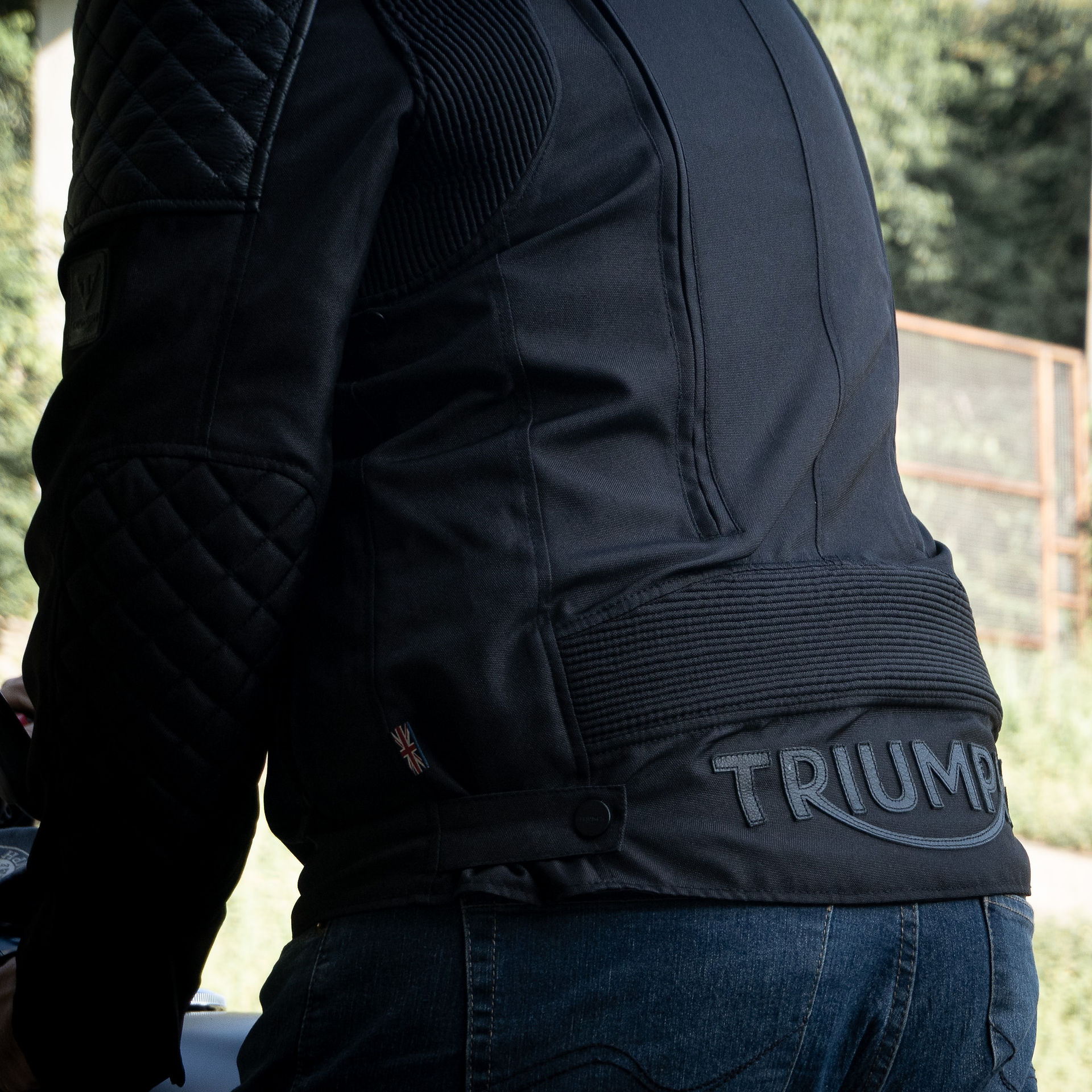 detalhe de jaqueta da Triumph