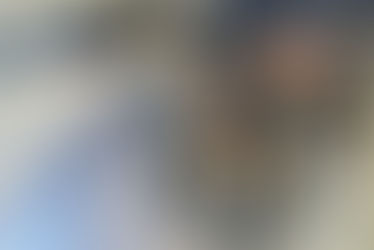 Luvas Triumph Flag sobre o tanque da Bonneville