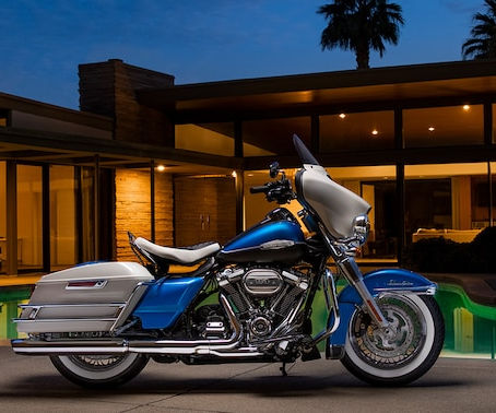 Harley Davidson faz uma viagem ao passado