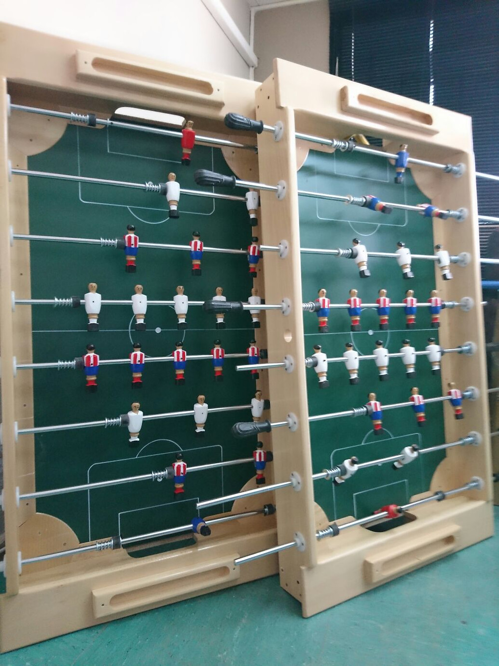 Alquiler de futbolines de madera