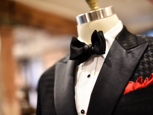 Navigating the New York Social Scene in Style: The Confidence of a Perfectly Tailored Suit