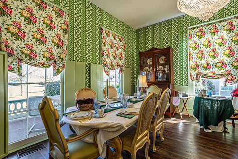 TheEmeraldChandelier_Interior(Medium)-1 (1).jpg