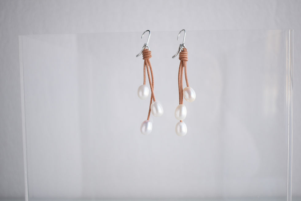 Miniatura: White Leather  Drop Freshwater Pearl Earrings 
