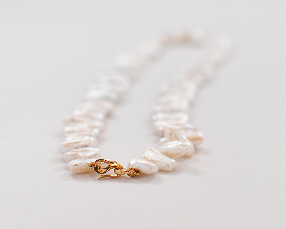 Miniatura: 21" "Biwa-Like" White Freshwater Pearl Necklace