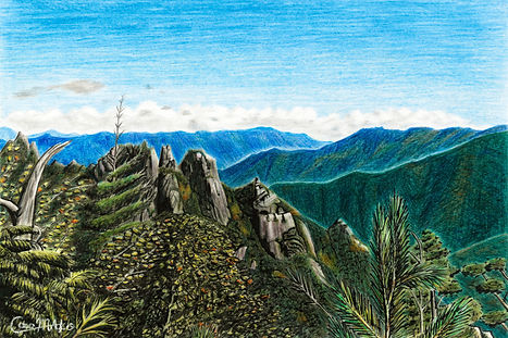 青い空と青い山々の色鉛筆画