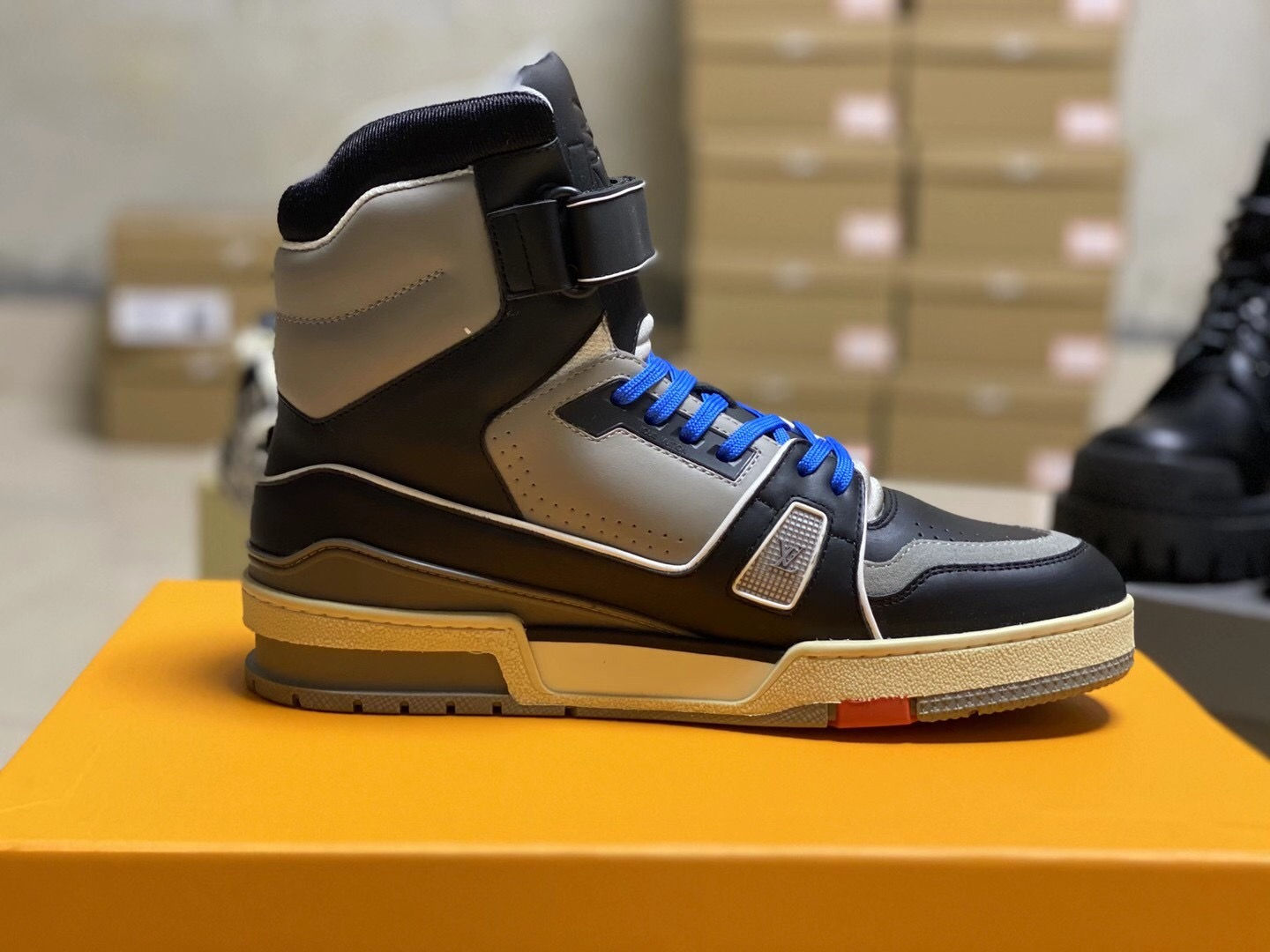 LV high boot sneaker 