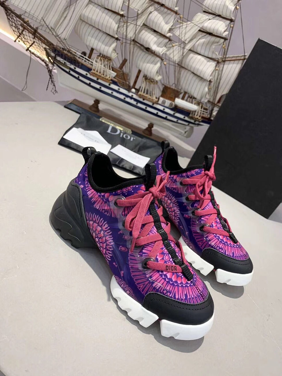 Thumbnail: Dior D-Connect