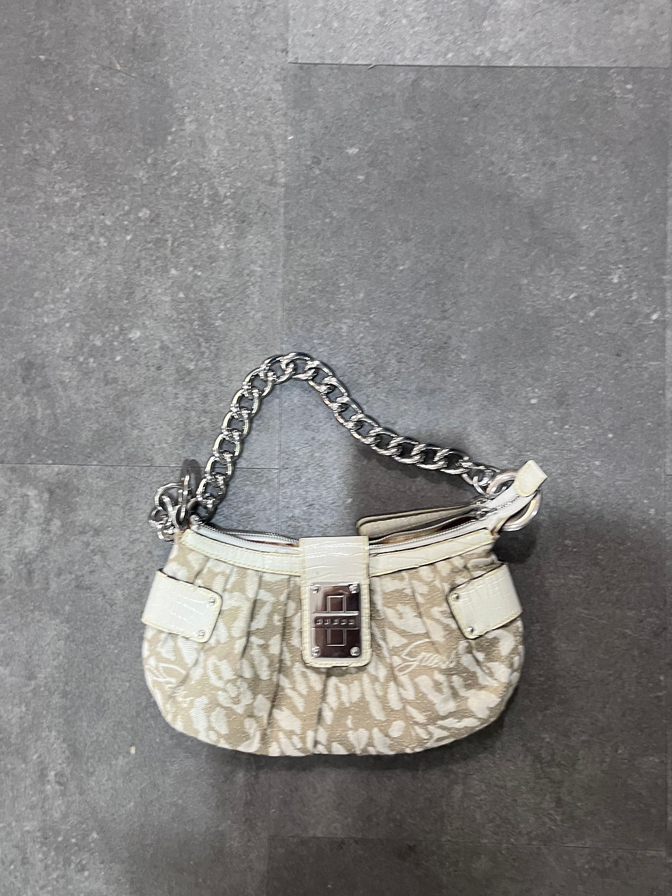 Thumbnail: GUESS JAQUARD CHAIN SHOULDER BAG WHITE BEIGE 
