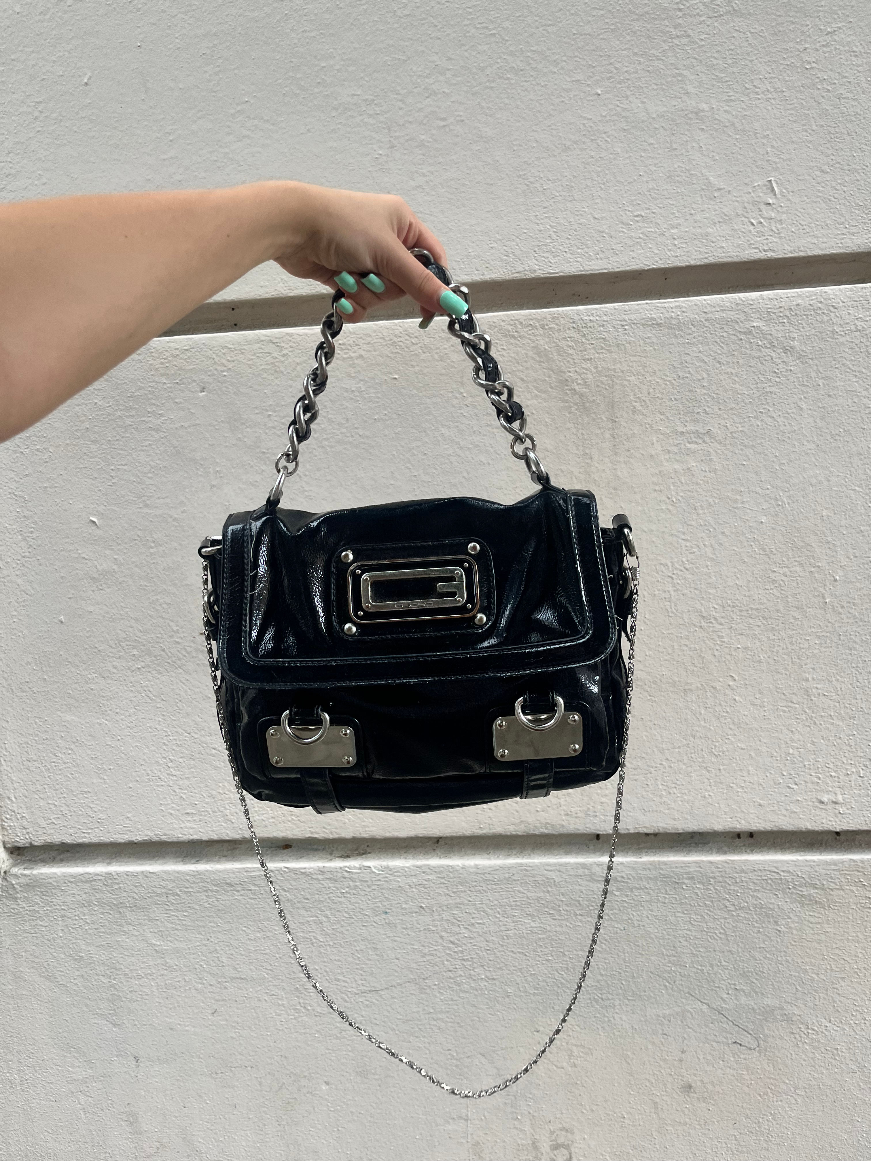 GUESS VINTAGE PATENT CHAIN SHOULDER BAG BLACK 