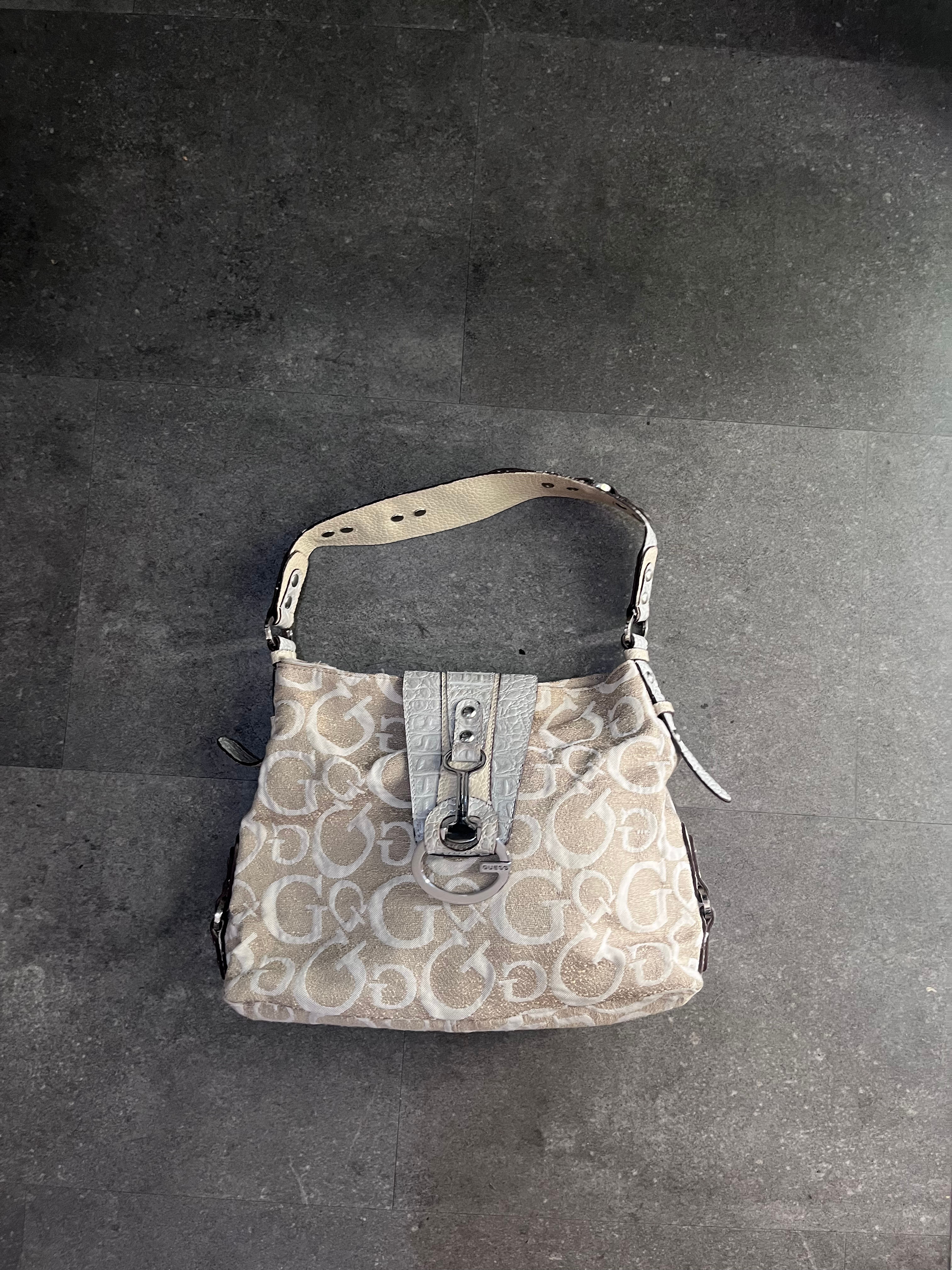 GUES VINTAGE BEIGE MONOGRAM G RING BUCKLE SHOULDER BAG
