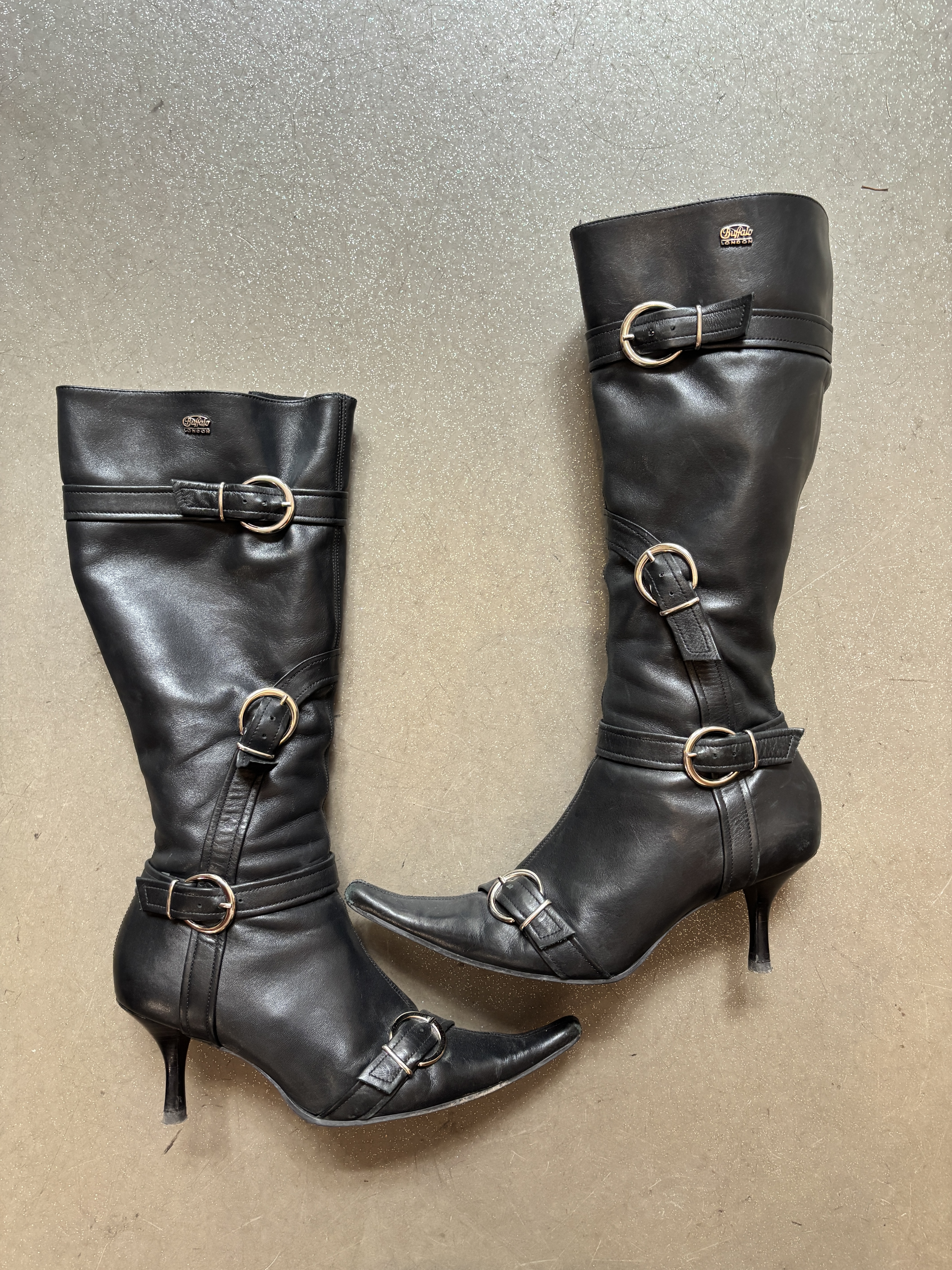 Buffalo London Boots with straps EU 39