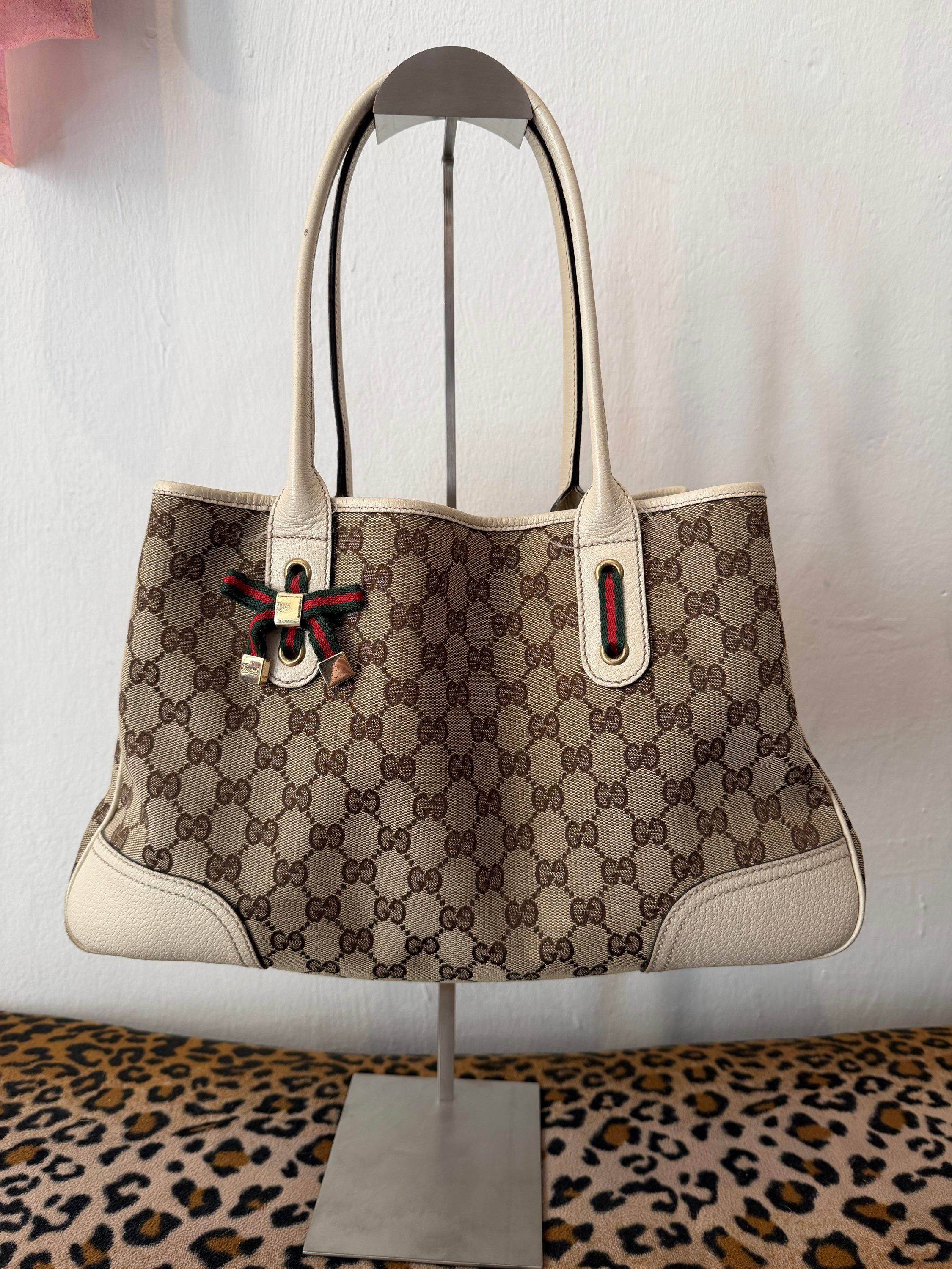  GUCCI ABBEY MONOGRAM BAG BEIGE