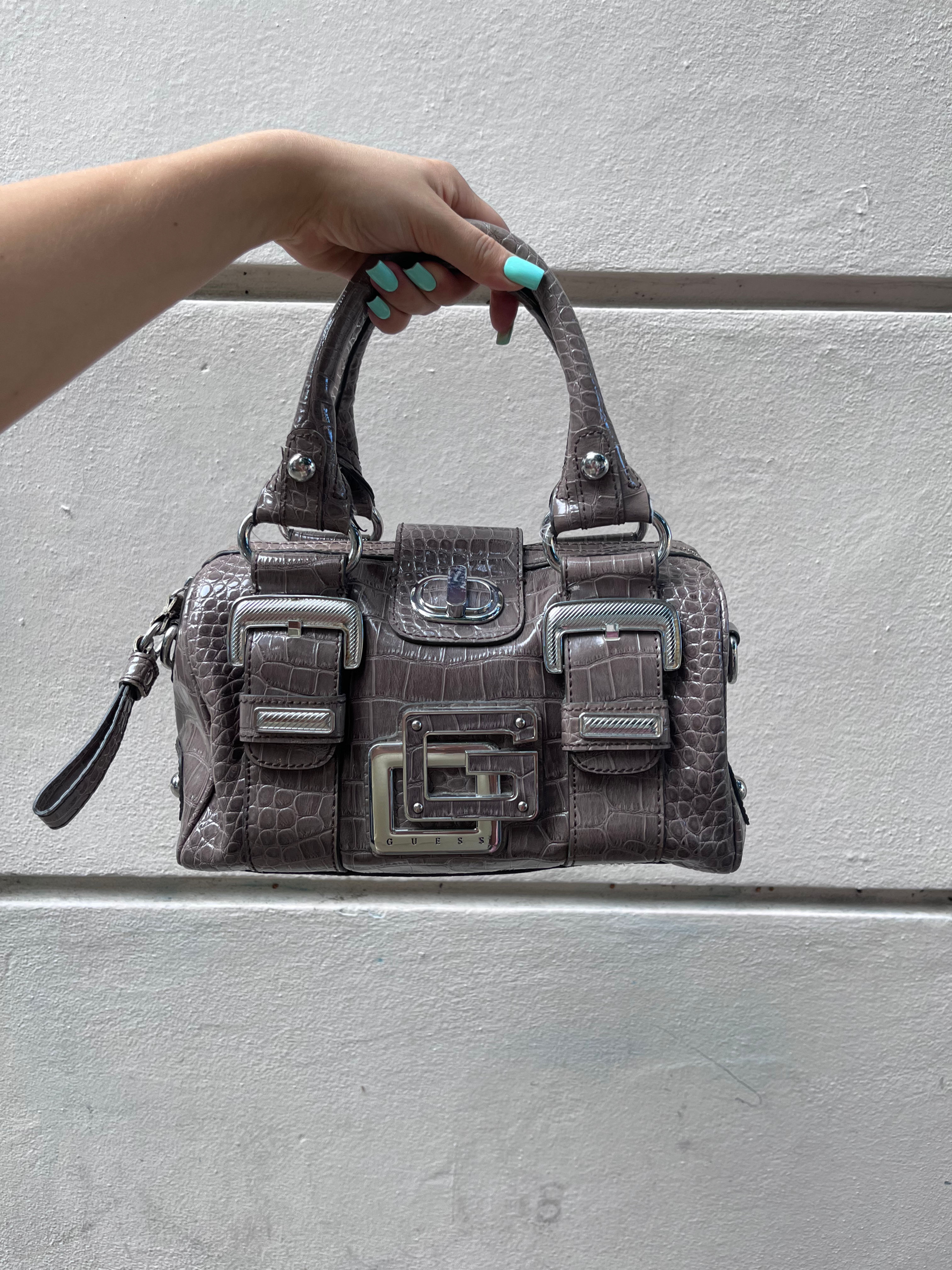 GUESS G BUCKLE CROC SATCHEL BEIGE/GREY