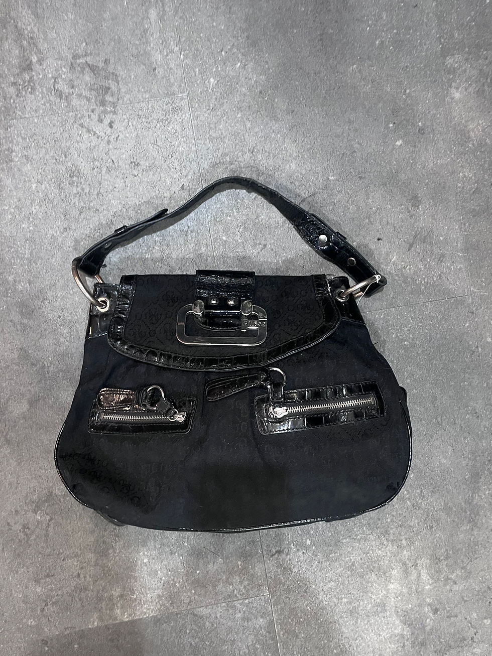 Thumbnail: GUESS ZIPPOCKET SHOULDER BAG BLACK
