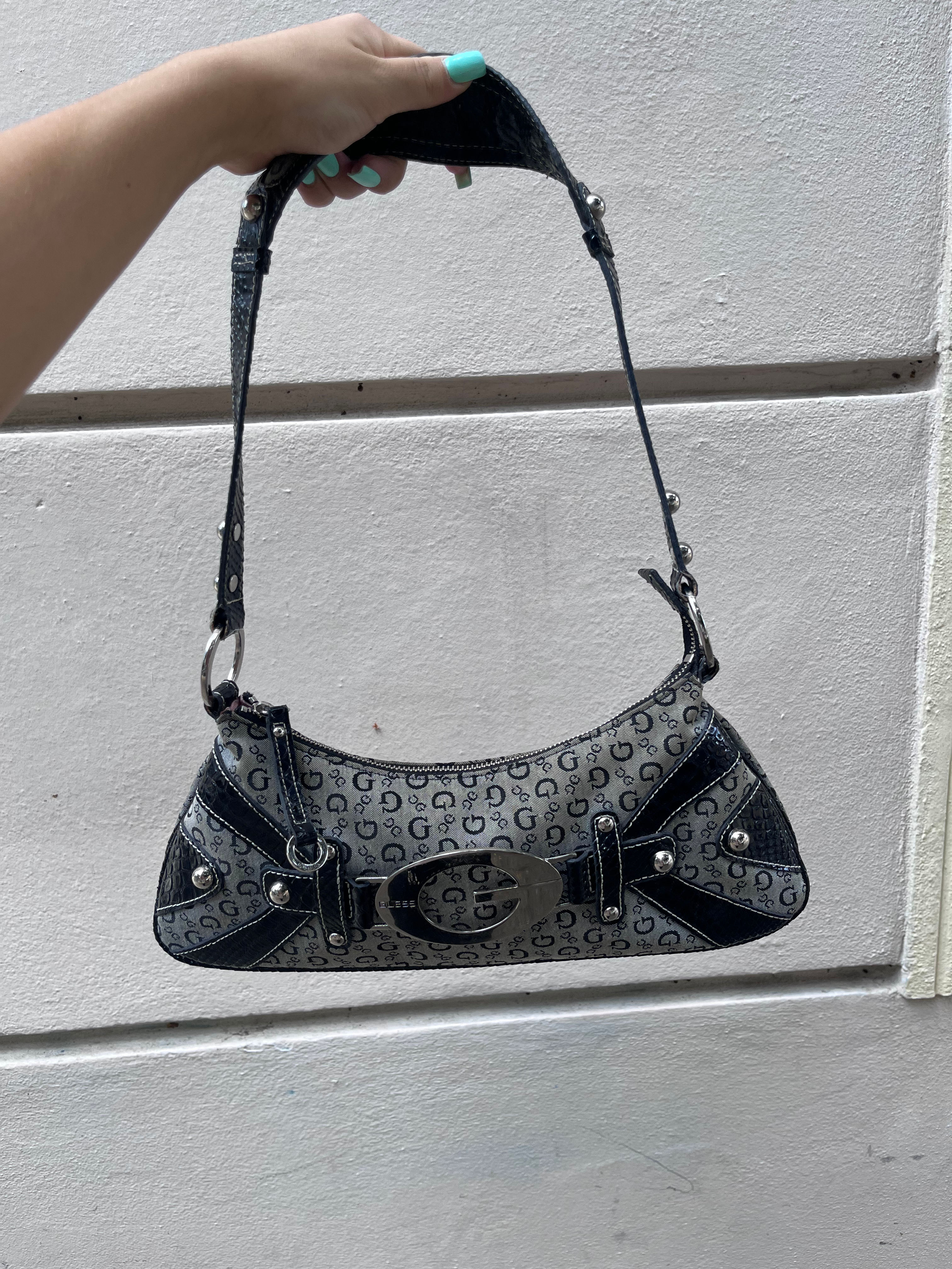 GUESS MONOGRAM BLACK/SILVER PLAQUE