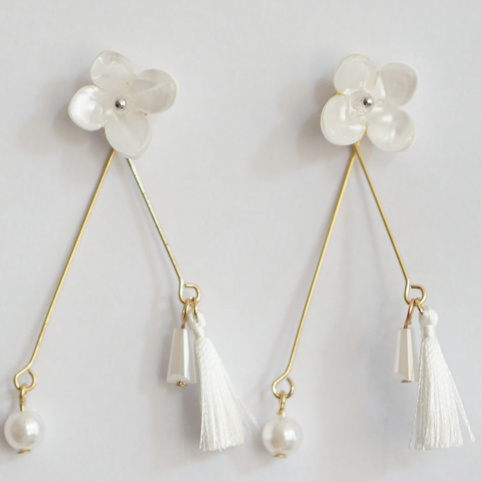 Miniaturbild: Weiße Blumen Troddel lange Ohrringe S925 Silber