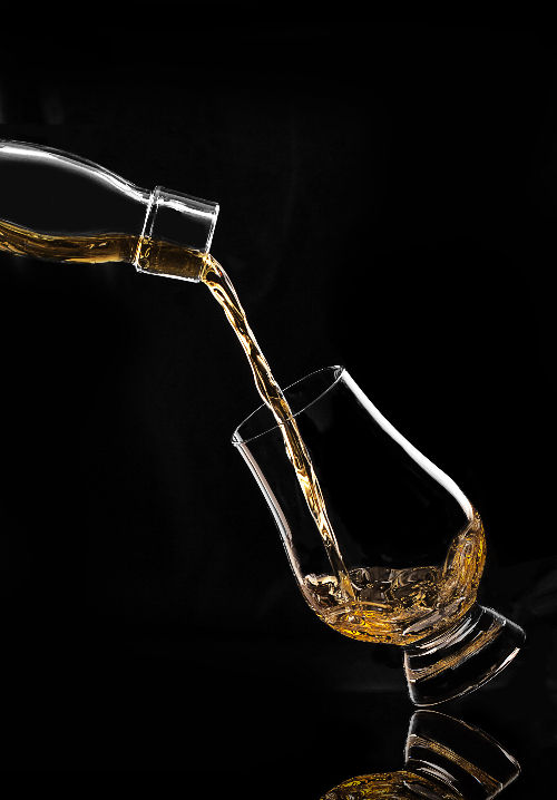 whisky pouring into glencairn_edited.jpg