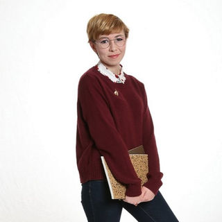 Amy Scarlett actress caual nerdy outfit. 