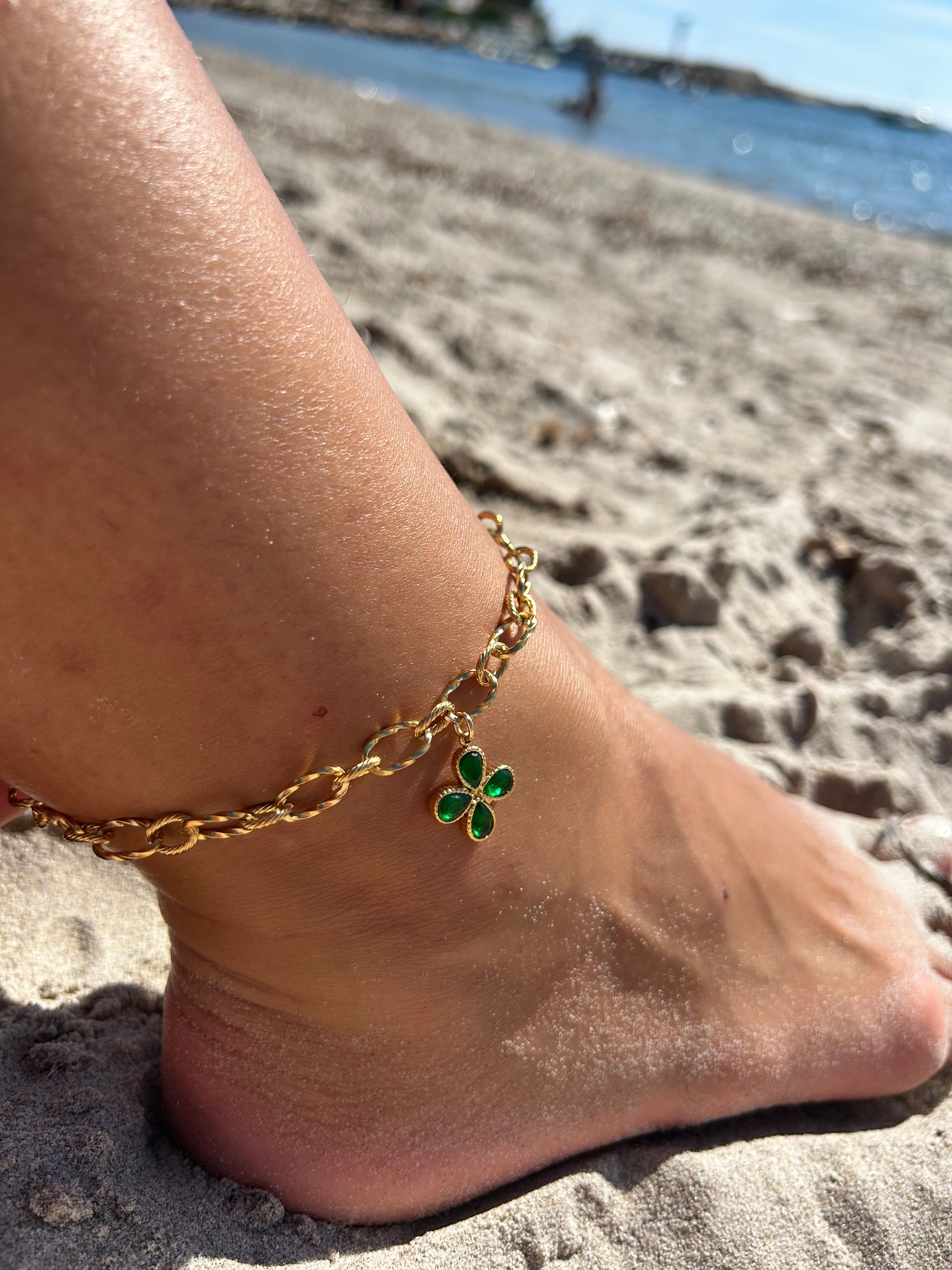 Chaine de cheville charms personnalisable en acier inoxydable avec pendentifs gravés, création artisanale Les Copines d’abord