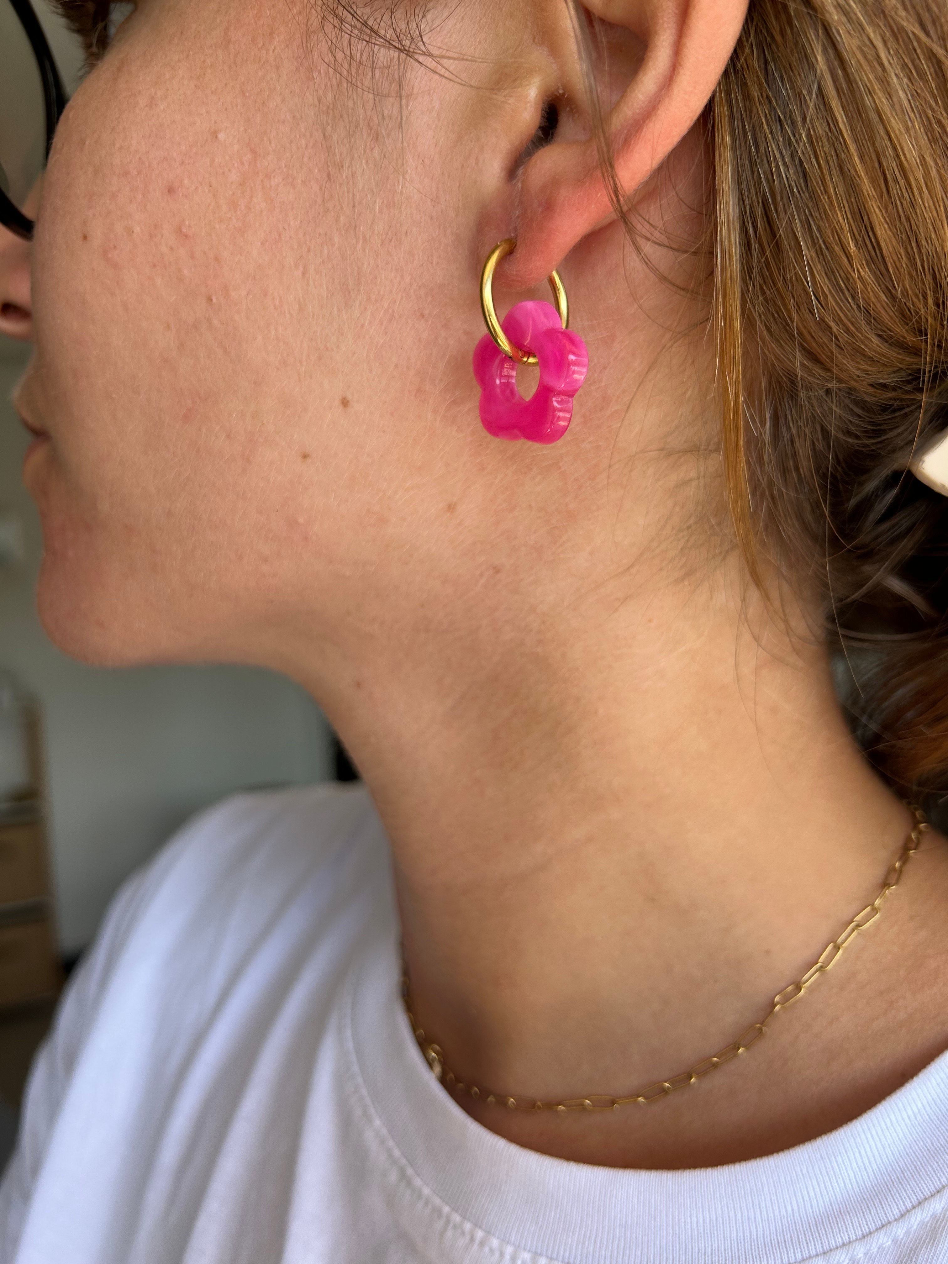 Boucles d'oreilles en acier inoxydable avec ornement en résine rose
