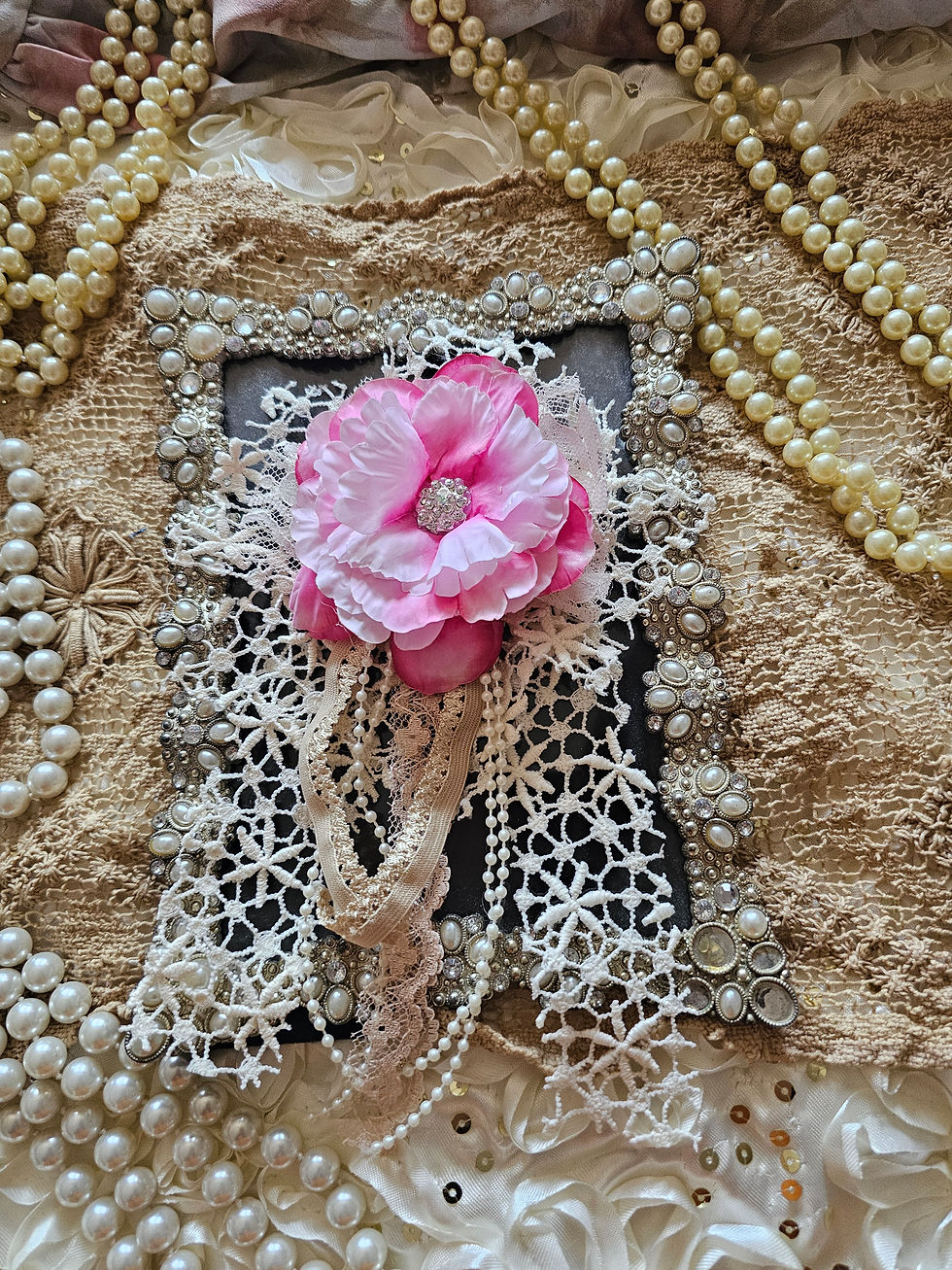 Thumbnail: Upcycled vintage flower pin
